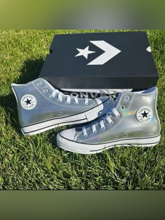Converse Shoes - Women’s Chuck Taylor All Star Metallic Converse Size 8